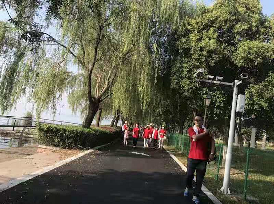 堅定信念，一路向前